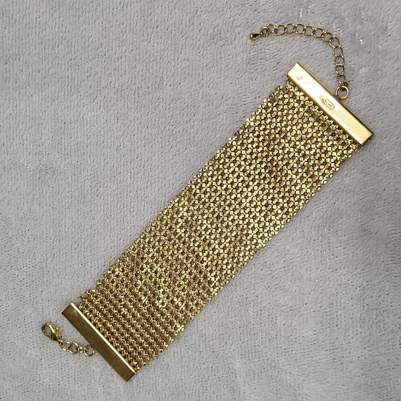 Avon Goldtone Bracelet & Earrings Set - Picture 10 of 15